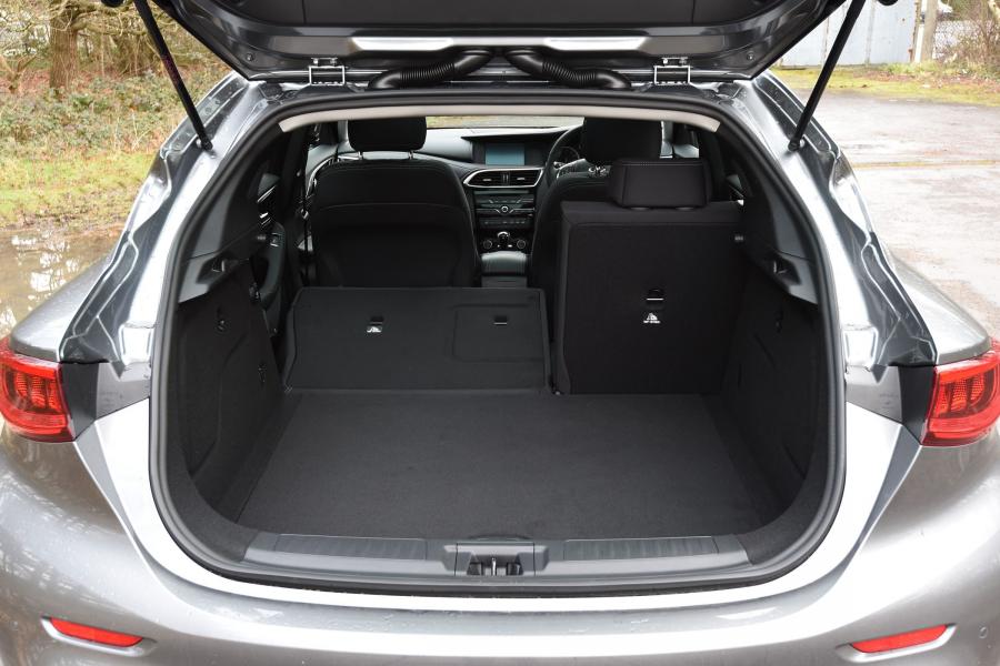 Багажник Infiniti Q30 1.6t 2016 года  (UK) (фото 6 из 7)